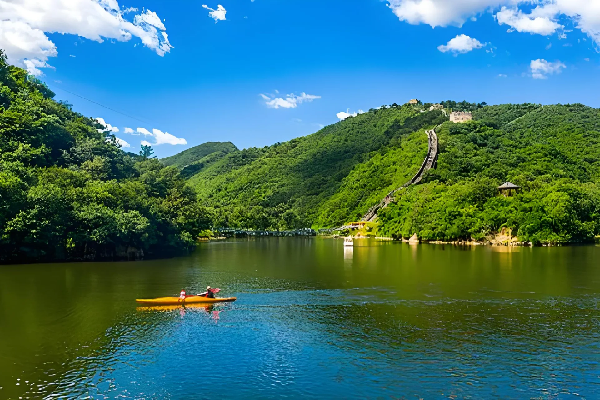 Camping under the Lakeside Great Wall 